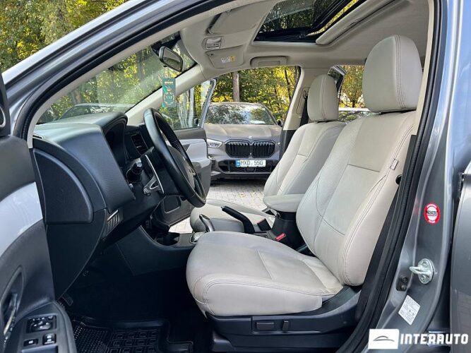 Mitsubishi Outlander 36 interauto-car
