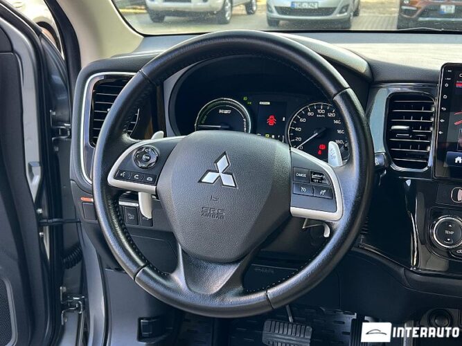 Mitsubishi Outlander 41 interauto-car