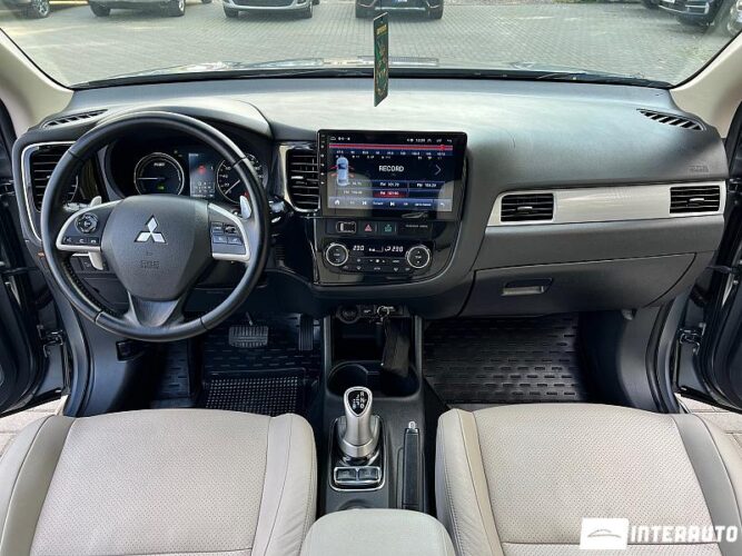 Mitsubishi Outlander 40 interauto-car