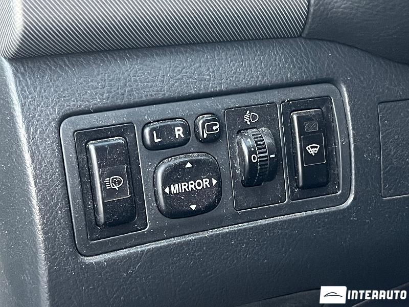 Toyota Avensis 25 automobil-interauto