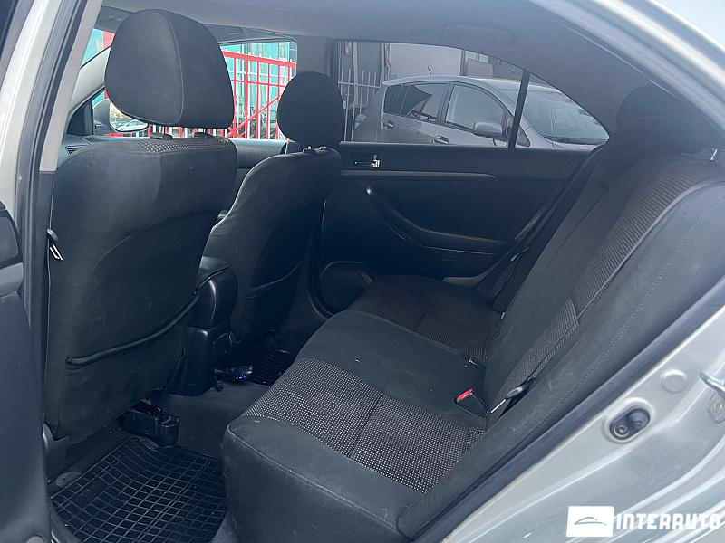 Toyota Avensis 16 automobil-interauto