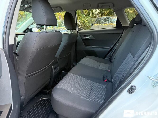 Toyota Auris 42 interauto-car