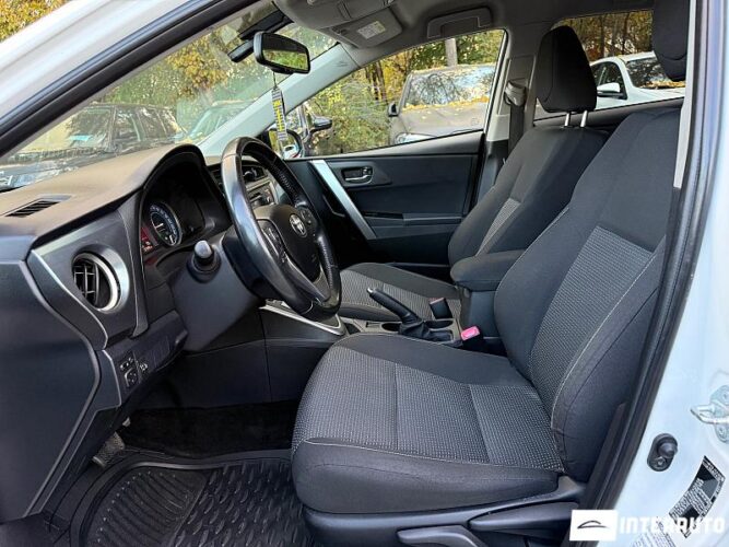Toyota Auris 32 interauto-car