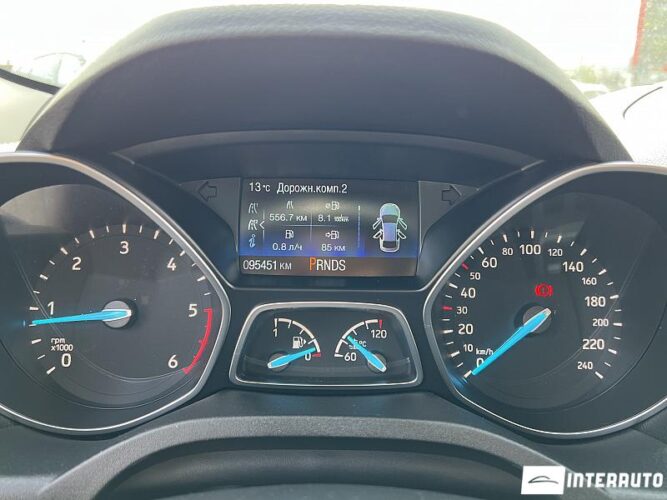 Ford Kuga 37 interauto-car