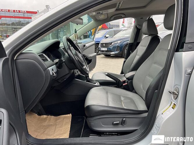 Volkswagen Jetta 37 interauto-car