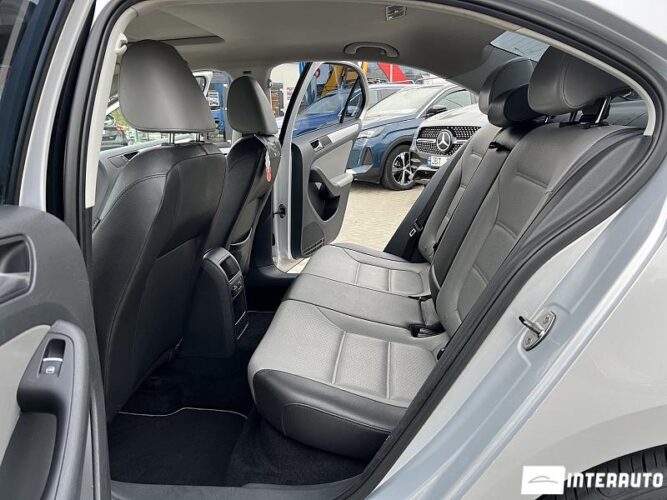 Volkswagen Jetta 44 interauto-car