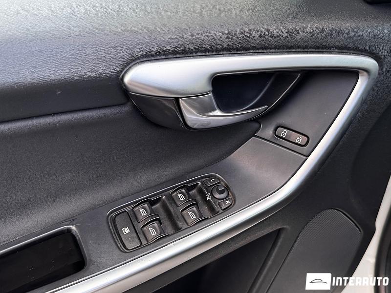 Volvo XC 60 25 automobil-interauto