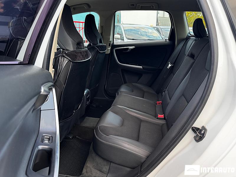 Volvo XC 60 17 automobil-interauto