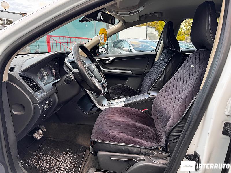 Volvo XC 60 16 automobil-interauto