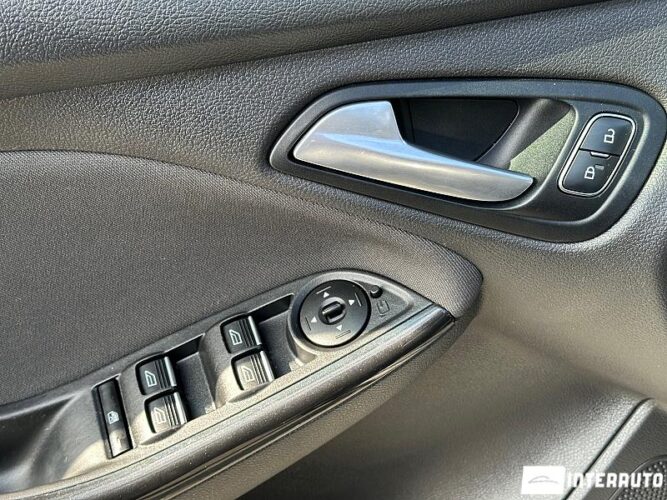 Ford Focus 43 interauto-car