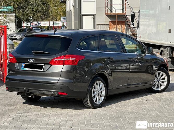 Ford Focus 33 interauto-car