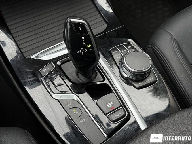 BMW X3 3.0e 42 interauto-car