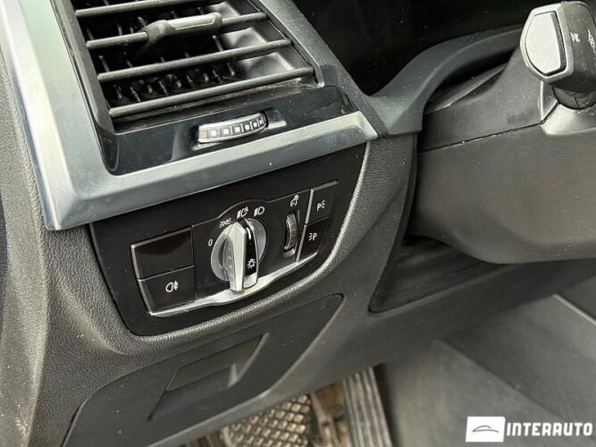 BMW X3 3.0e 35 interauto-car