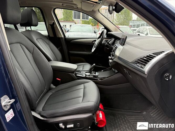 BMW X3 3.0e 43 interauto-car