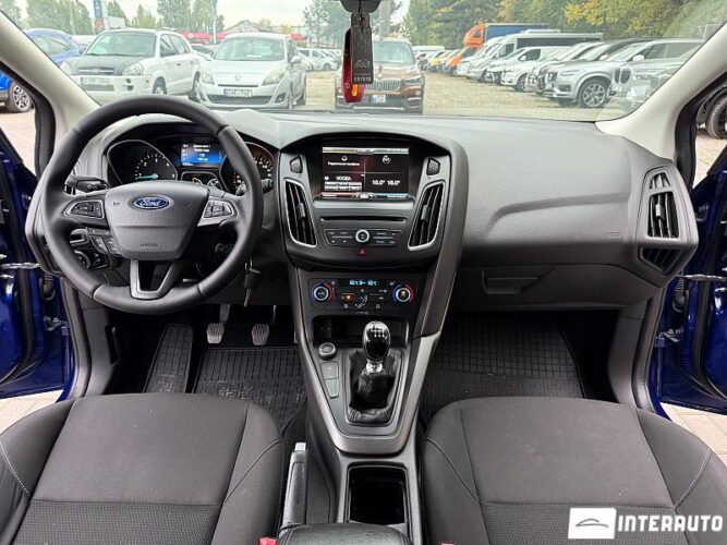 Ford Focus 34 interauto-car