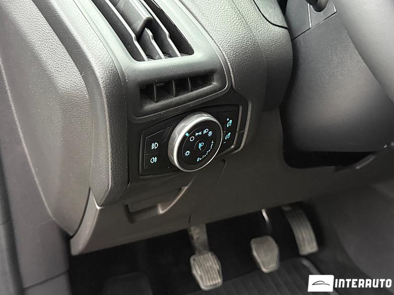 Ford Focus 17 automobil-interauto