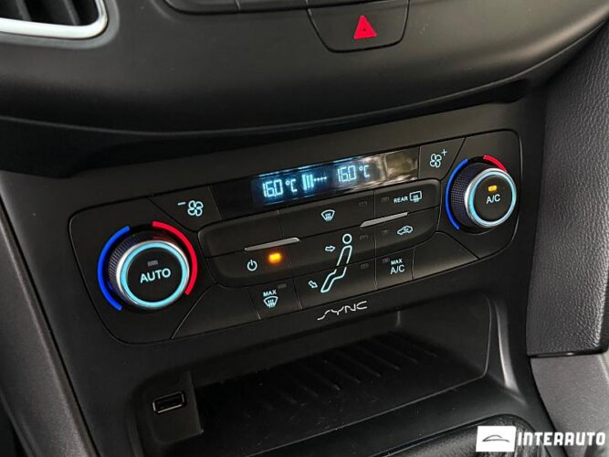 Ford Focus 38 interauto-car