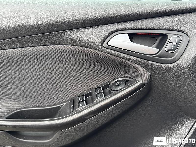 Ford Focus 26 automobil-interauto
