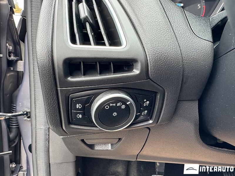 Ford Focus 25 automobil-interauto
