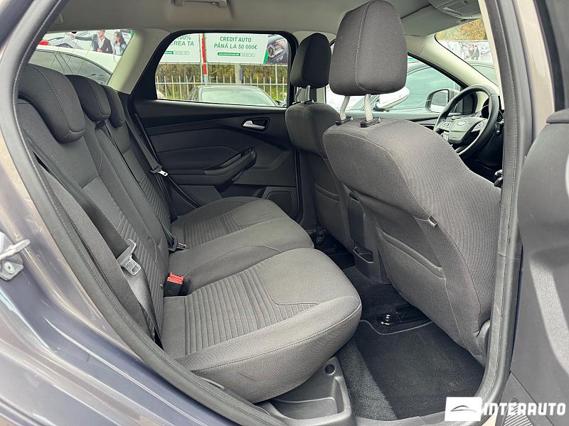 Ford Focus 17 automobil-interauto