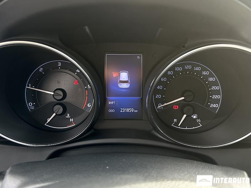 Toyota Auris 18 automobil-interauto