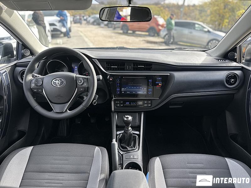 Toyota Auris 16 automobil-interauto
