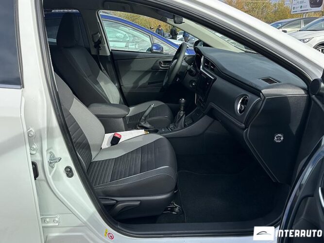 Toyota Auris 43 interauto-car