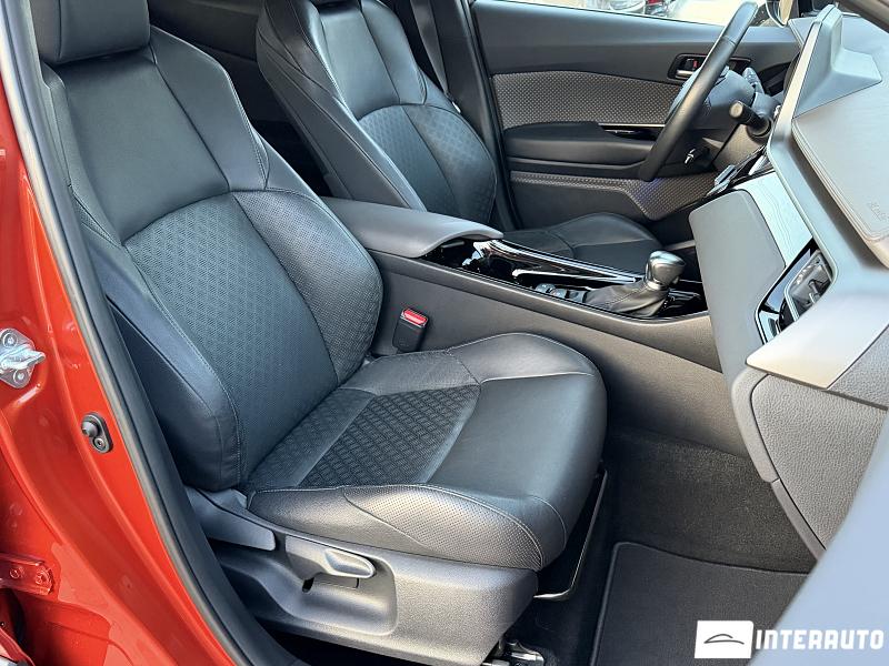 Toyota C-HR 26 automobil-interauto