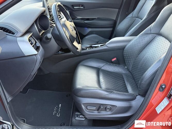 Toyota C-HR 38 interauto-car