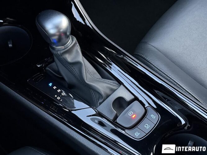 Toyota C-HR 44 interauto-car