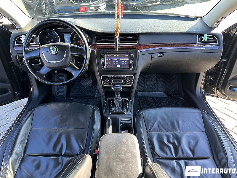 Skoda Superb 16 automobil-interauto