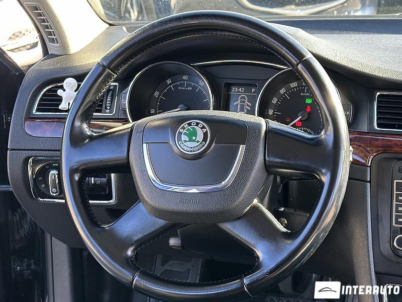 Skoda Superb 17 automobil-interauto