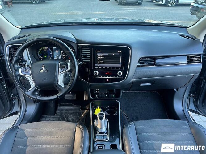 Mitsubishi Outlander 40 interauto-car