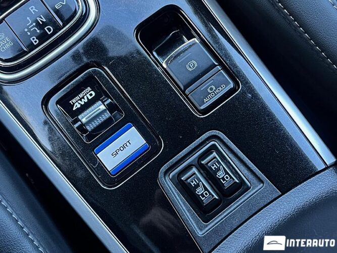 Mitsubishi Outlander 48 interauto-car
