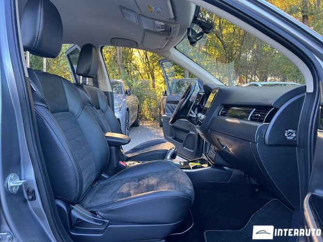 Mitsubishi Outlander 49 interauto-car