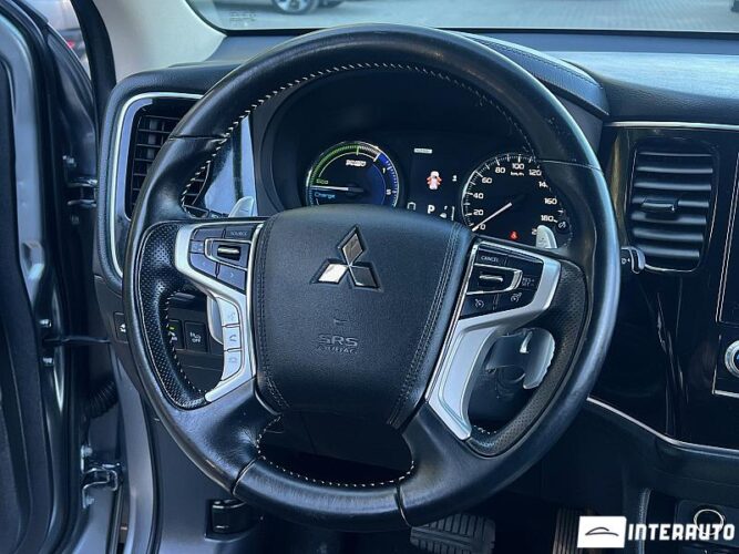 Mitsubishi Outlander 41 interauto-car