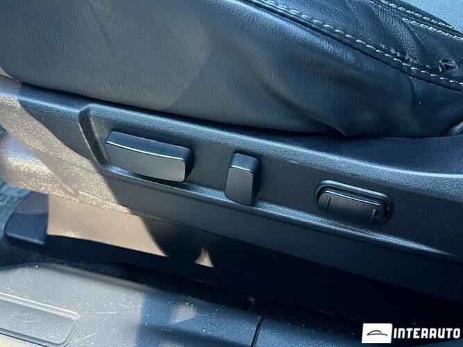 Mitsubishi Outlander 37 interauto-car