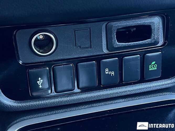 Mitsubishi Outlander 46 interauto-car