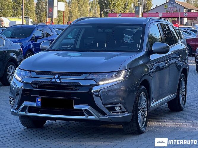 Mitsubishi Outlander 32 interauto-car