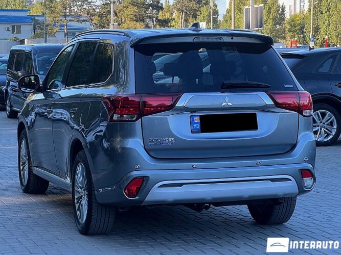 Mitsubishi Outlander 35 interauto-car