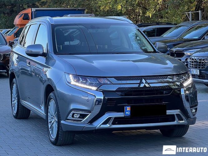 Mitsubishi Outlander 34 interauto-car