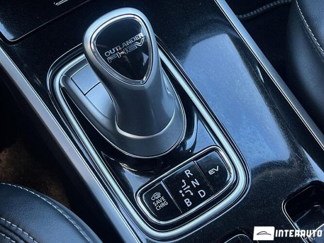 Mitsubishi Outlander 47 interauto-car