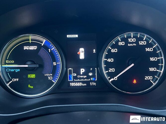 Mitsubishi Outlander 42 interauto-car