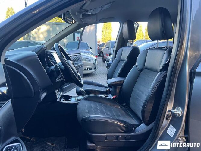 Mitsubishi Outlander 36 interauto-car