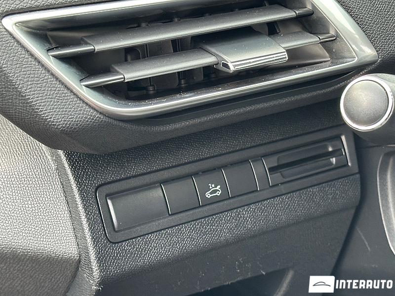 Peugeot 3008 23 automobil-interauto