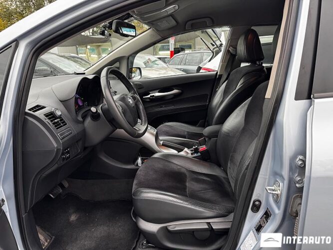 Toyota Auris 31 interauto-car