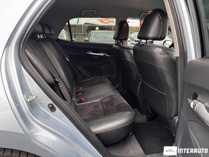 Toyota Auris 34 interauto-car