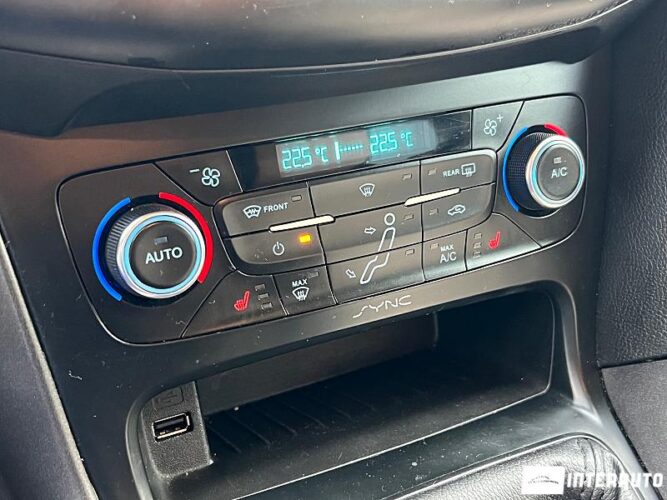 Ford Focus 34 interauto-car