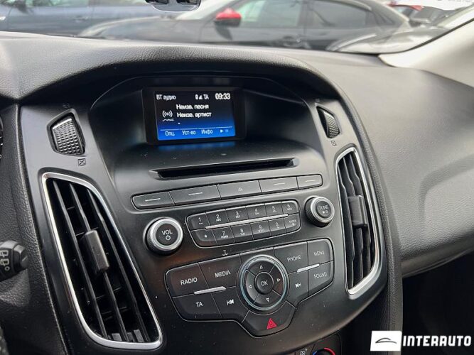 Ford Focus 33 interauto-car