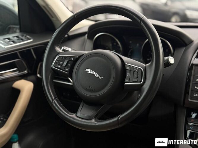 Jaguar F-Pace 39 interauto-car